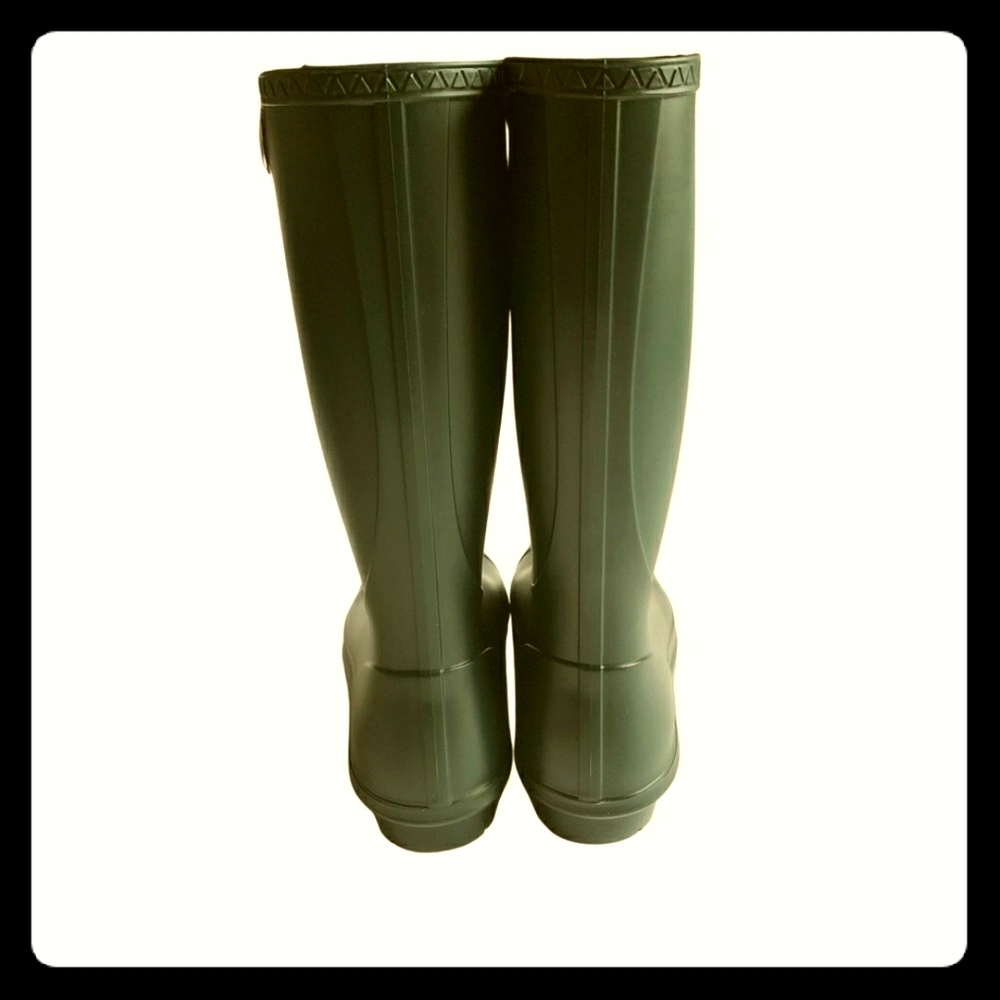 UGG RAIN BOOTS
